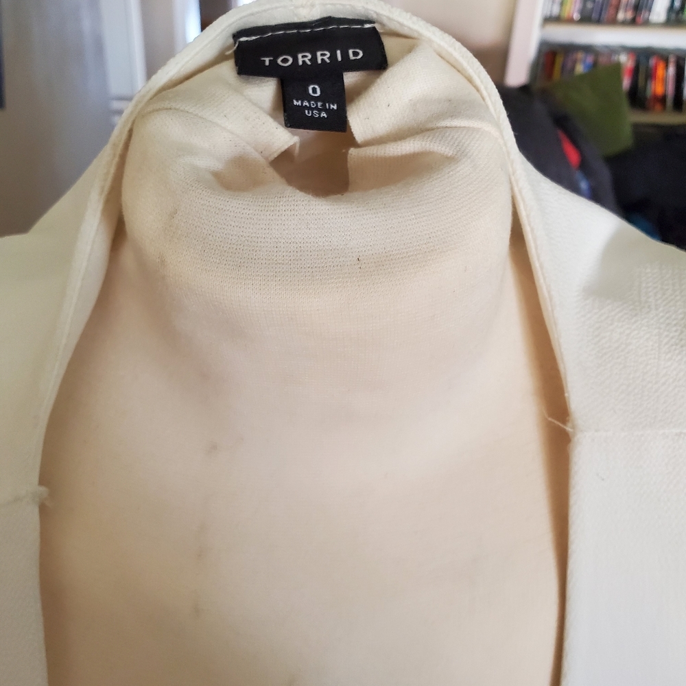 Wht drape blouse - Picture 4 of 4